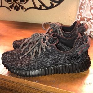 Lightly worn knock off yeezy boosts